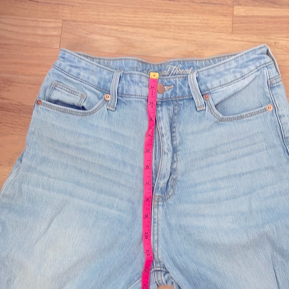 Universal Thread Light Wash Distressed Cropped Wide-Leg Jeans - Picture 5 of 9